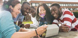 赫尔大学与Cowrie奖学金基金会合作为黑人学生提供奖学金