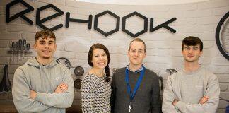 威尔士亲王为提赛德大学毕业生亲自颁发荣获英国“女王企业奖”