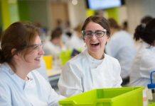 英国萨里大学为本科国际学生提供5000英镑卓越奖学金